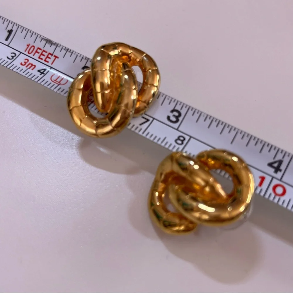 Vintage 80 90 Retro Omega Snake Chain Infinite Knot Heavy Gold Pierced Earrings - Picture 7 of 13